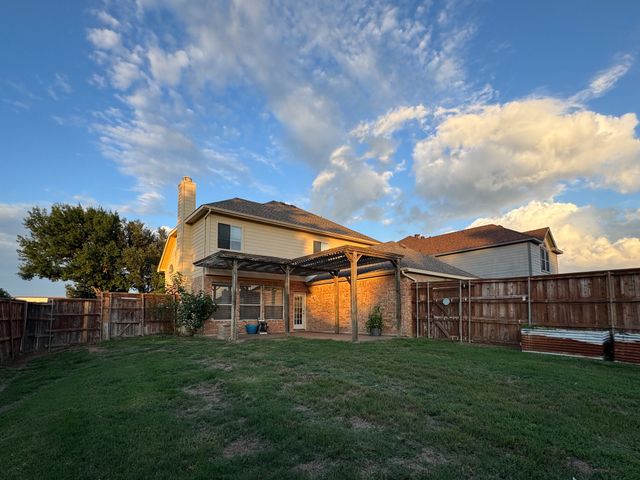 1184 Courtney Lane, Lewisville, TX 75077