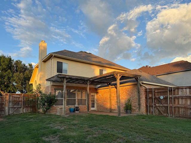 1184 Courtney Lane, Lewisville, TX 75077