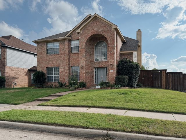 1184 Courtney Lane, Lewisville, TX 75077
