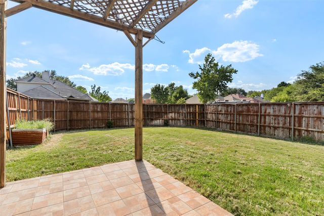 1184 Courtney Lane, Lewisville, TX 75077