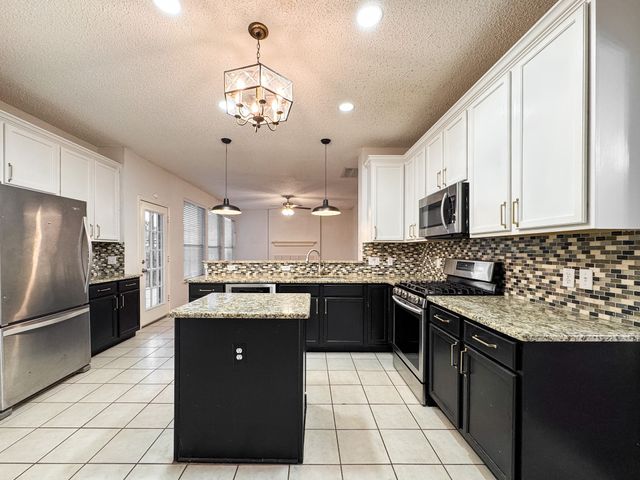 1184 Courtney Lane, Lewisville, TX 75077
