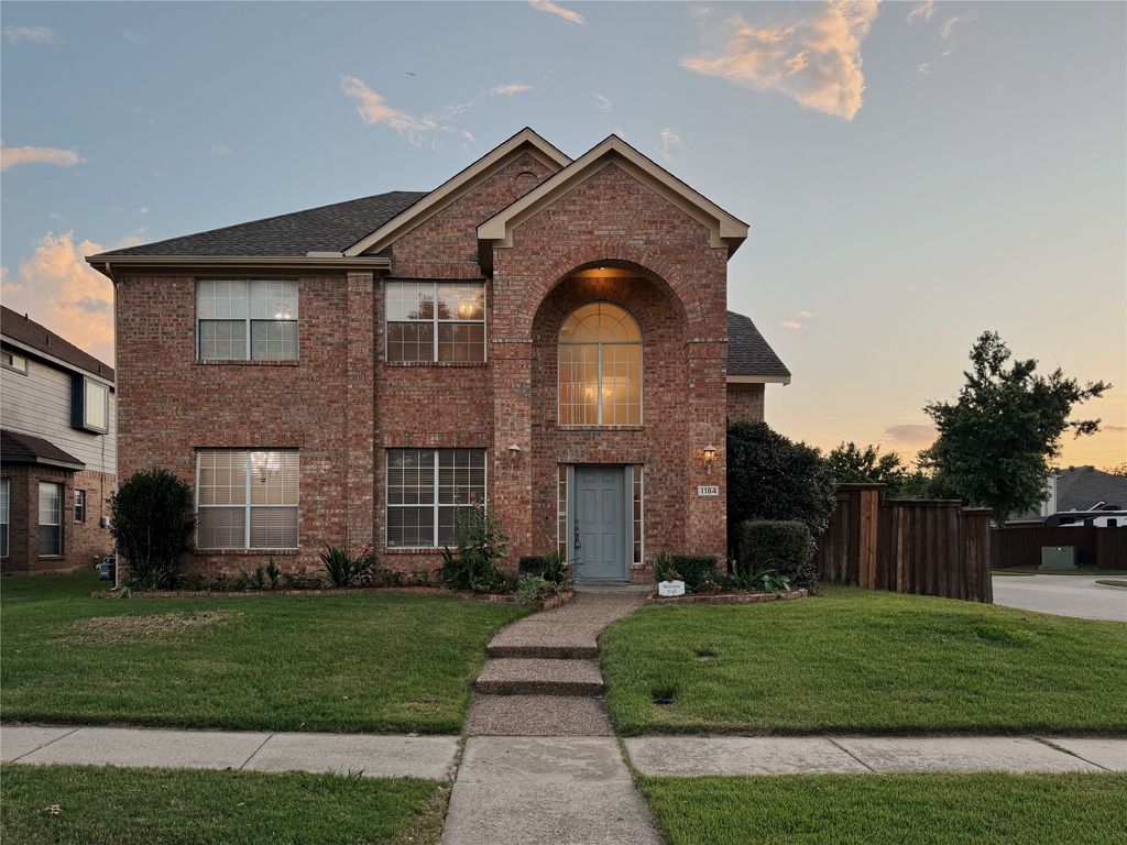 1184 Courtney Lane, Lewisville, TX 75077