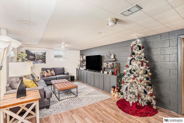 6100 Lexington Avenue, Lincoln, NE 68505