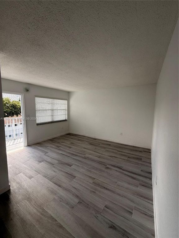 1629 NW N River Dr 404, Miami, FL 33125