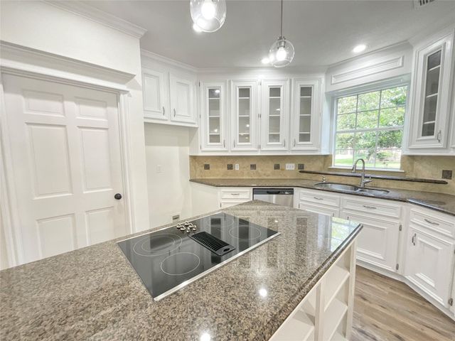 1810 Seven Maples Drive, Houston, TX 77345
