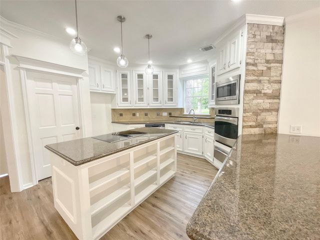 1810 Seven Maples Drive, Houston, TX 77345