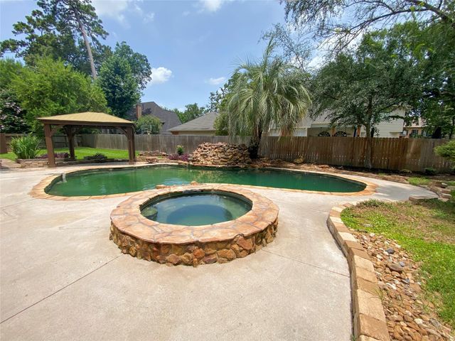 1810 Seven Maples Drive, Houston, TX 77345
