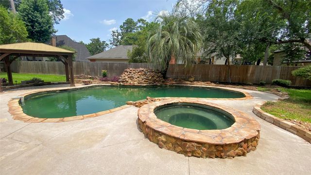 1810 Seven Maples Drive, Houston, TX 77345