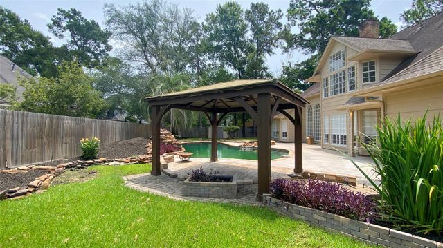 1810 Seven Maples Drive, Houston, TX 77345
