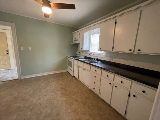 1415 N Jim Thorpe Boulevard, Prague, OK 74864