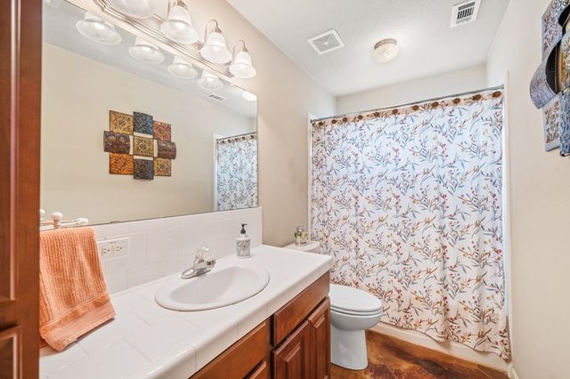 377 Green Oak Dr, Kerrville, TX 78028