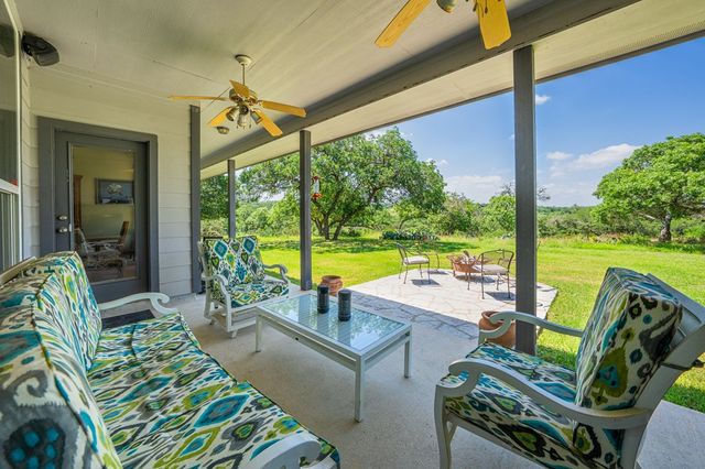 377 Green Oak Dr, Kerrville, TX 78028