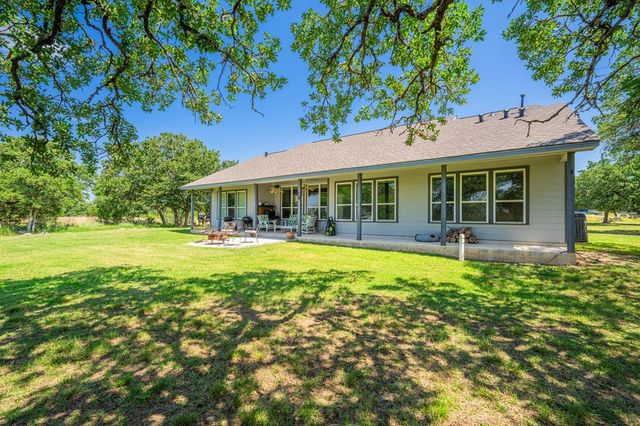 377 Green Oak Dr, Kerrville, TX 78028
