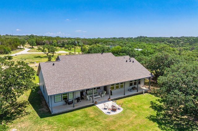 377 Green Oak Dr, Kerrville, TX 78028