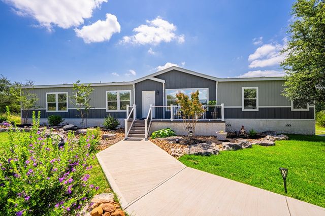 377 Green Oak Dr, Kerrville, TX 78028