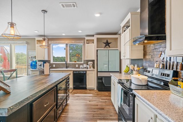 377 Green Oak Dr, Kerrville, TX 78028