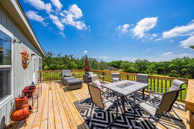 377 Green Oak Dr, Kerrville, TX 78028