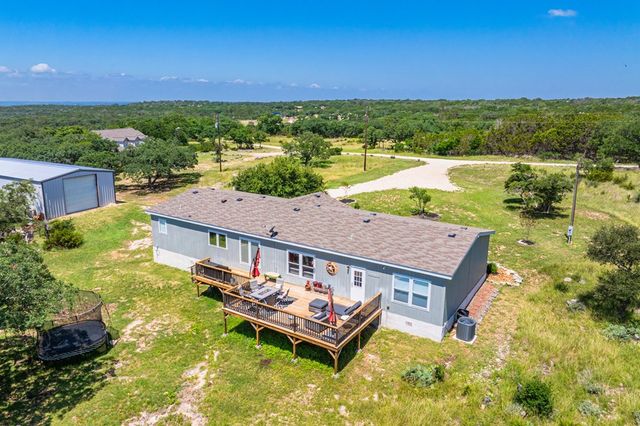 377 Green Oak Dr, Kerrville, TX 78028