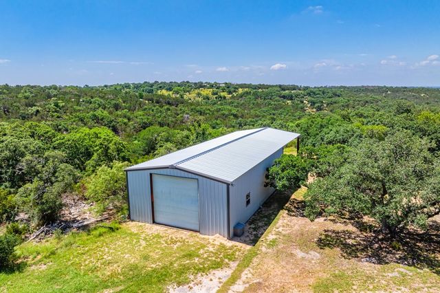377 Green Oak Dr, Kerrville, TX 78028