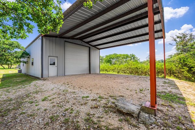 377 Green Oak Dr, Kerrville, TX 78028