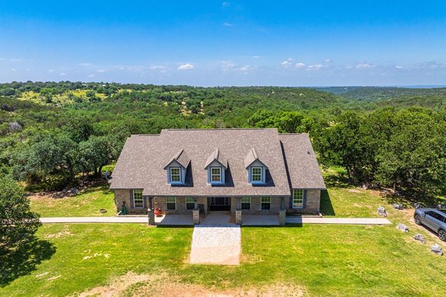377 Green Oak Dr, Kerrville, TX 78028