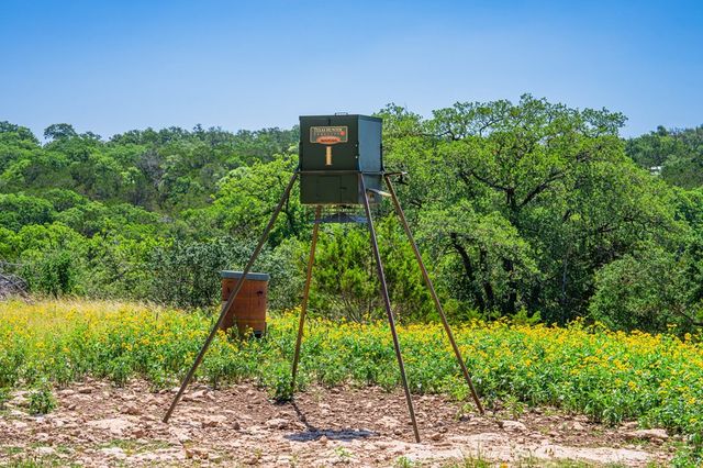 377 Green Oak Dr, Kerrville, TX 78028