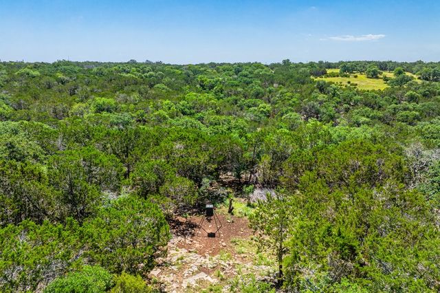 377 Green Oak Dr, Kerrville, TX 78028