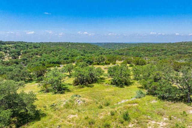 377 Green Oak Dr, Kerrville, TX 78028