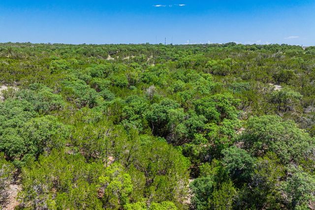 377 Green Oak Dr, Kerrville, TX 78028