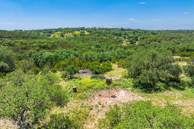 377 Green Oak Dr, Kerrville, TX 78028