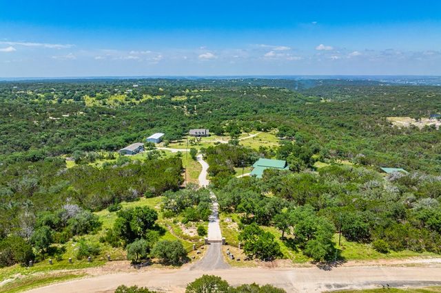 377 Green Oak Dr, Kerrville, TX 78028