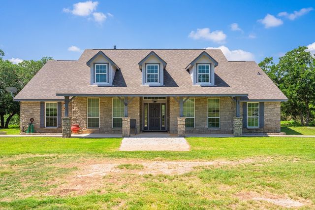 377 Green Oak Dr, Kerrville, TX 78028