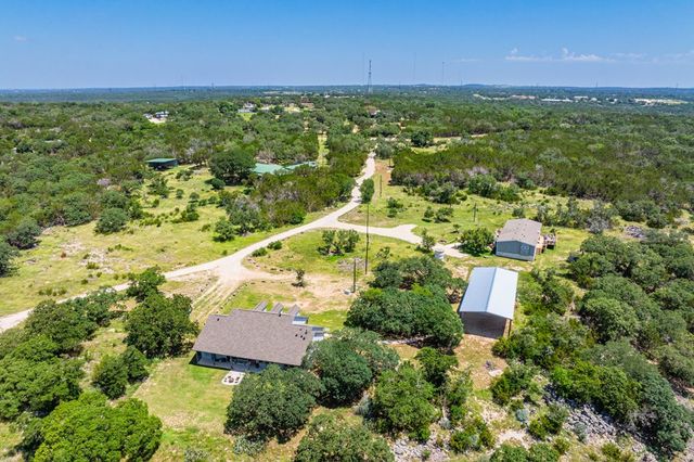 377 Green Oak Dr, Kerrville, TX 78028