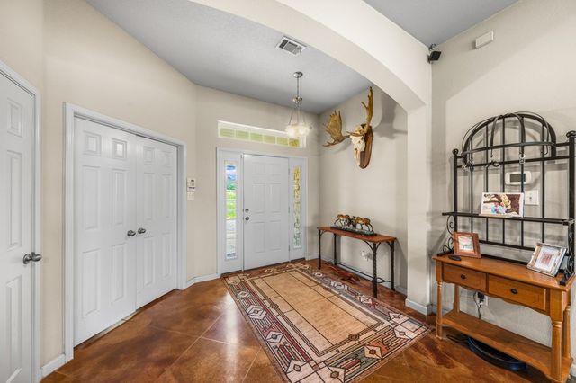 377 Green Oak Dr, Kerrville, TX 78028