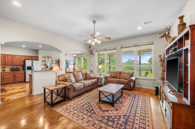 377 Green Oak Dr, Kerrville, TX 78028