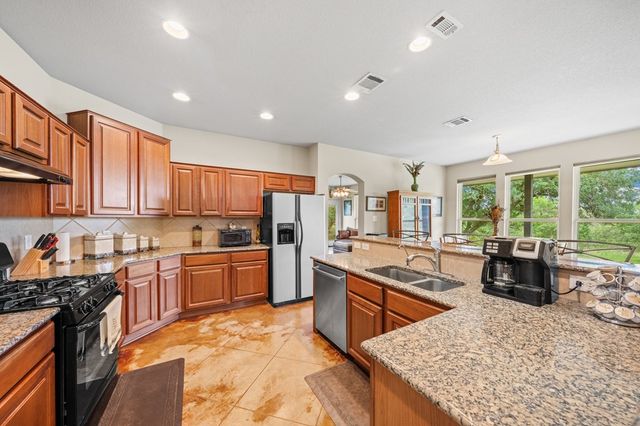 377 Green Oak Dr, Kerrville, TX 78028