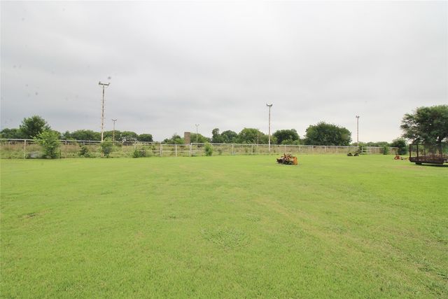 8150 Bob White Road, Waxahachie, TX 75167