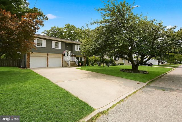 64 WOODLAND RD, Bayville, NJ 08721