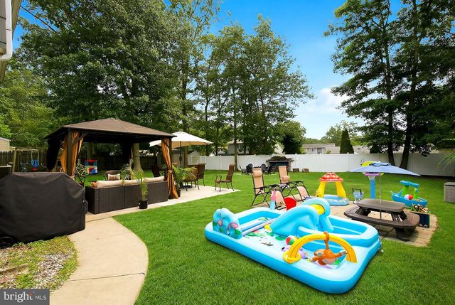 64 WOODLAND RD, Bayville, NJ 08721