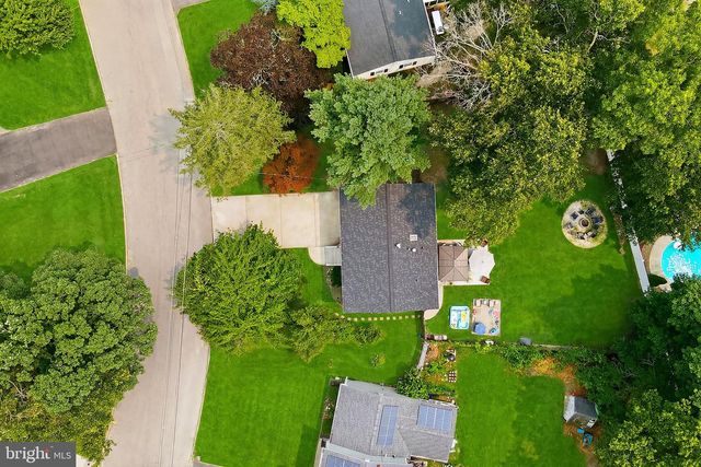 64 WOODLAND RD, Bayville, NJ 08721