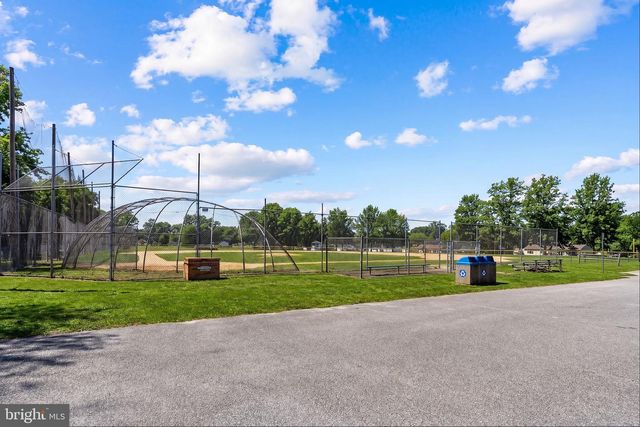 64 WOODLAND RD, Bayville, NJ 08721