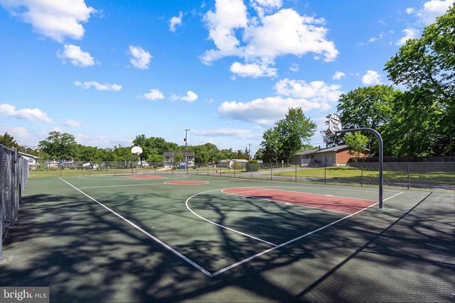 64 WOODLAND RD, Bayville, NJ 08721