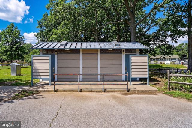 64 WOODLAND RD, Bayville, NJ 08721
