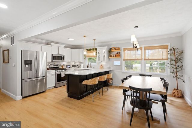 64 WOODLAND RD, Bayville, NJ 08721