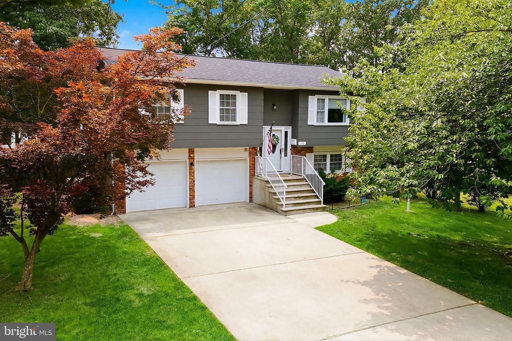 64 WOODLAND RD, Bayville, NJ 08721