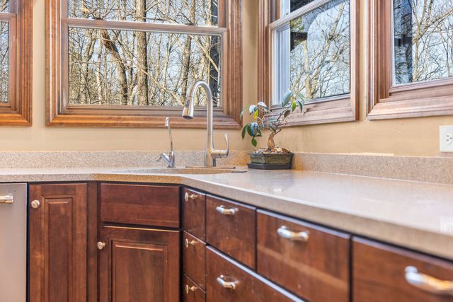 7128 White Oak Valley Road, Mcdonald, TN 37353