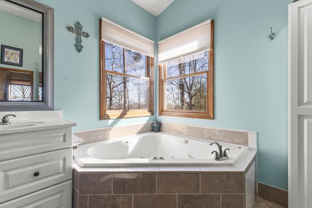 7128 White Oak Valley Road, Mcdonald, TN 37353