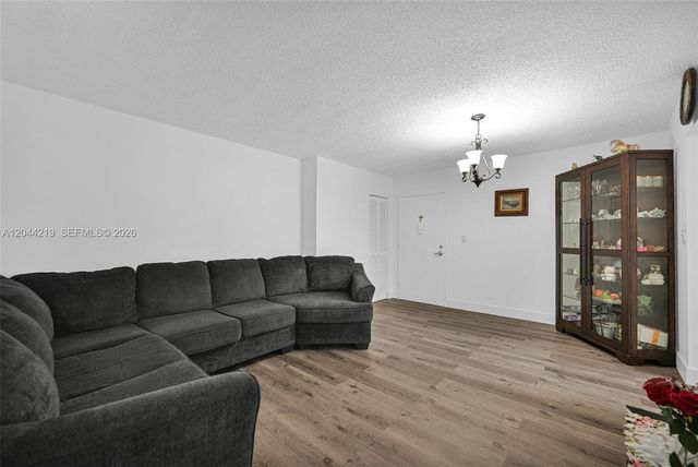 942 NE 199th Street 4E, Miami, FL 33179