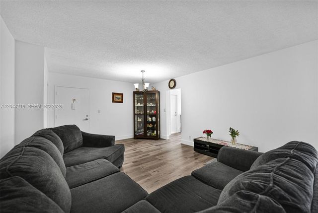 942 NE 199th Street 4E, Miami, FL 33179