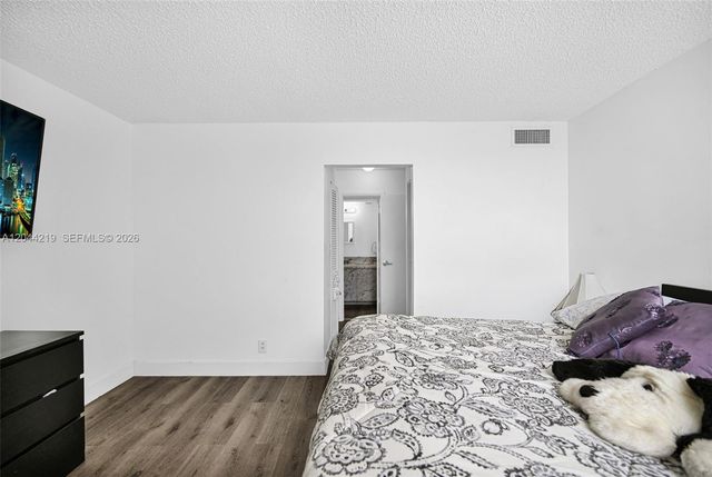 942 NE 199th Street 4E, Miami, FL 33179